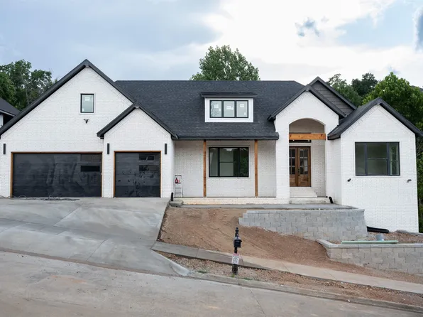 2005 NE Chaucer St, Bentonville, AR 72712