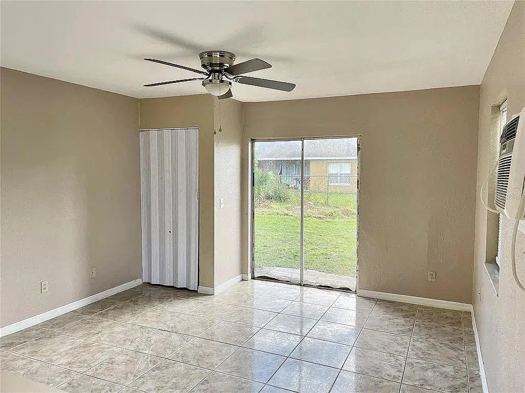 Studio, 326 sqft, $950 — Photo 1