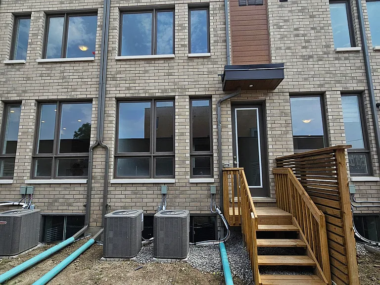 70 Green Gardens Blvd #2 — Photo 9