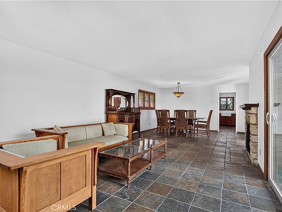 3rd image of 2533 E Tennyson Ave
