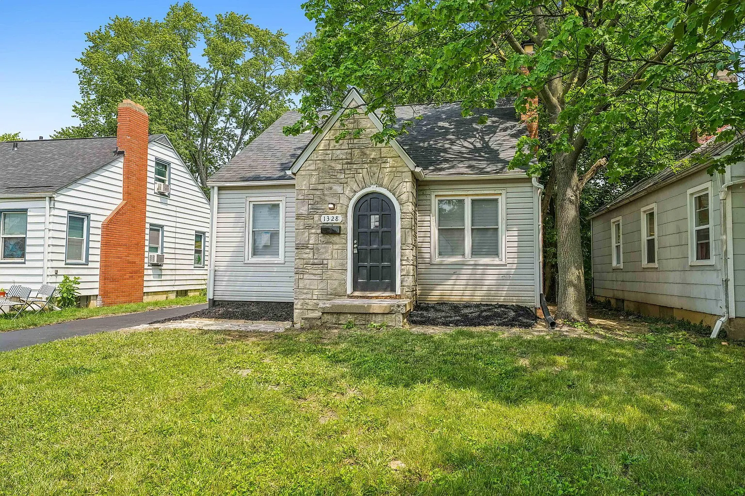 1328 Republic Ave photo 1