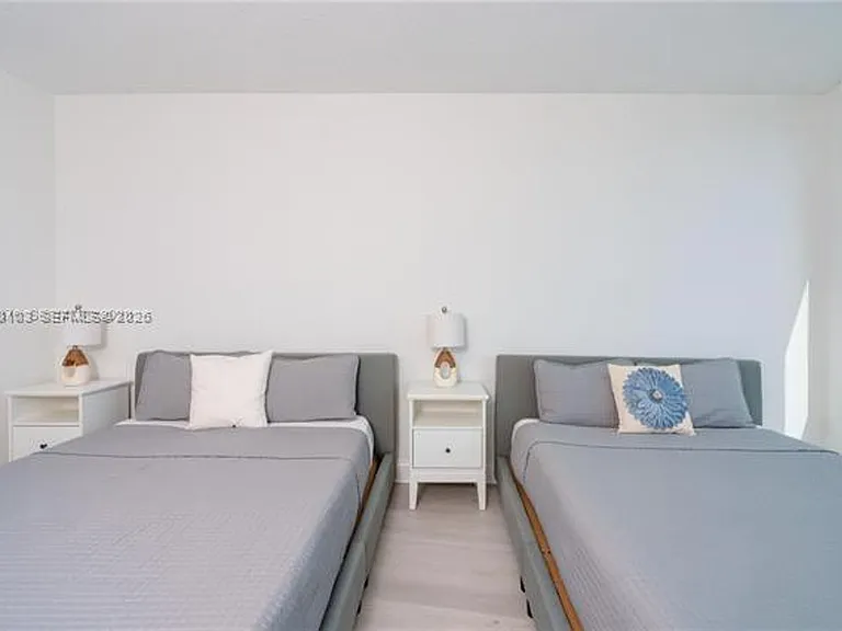 1750 N Bayshore Dr #2401 — Photo 15