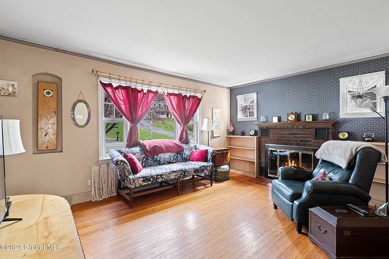 4th image of 132 Chatham Street