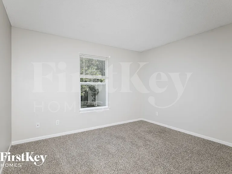 10605 Glenayr Dr — Photo 10