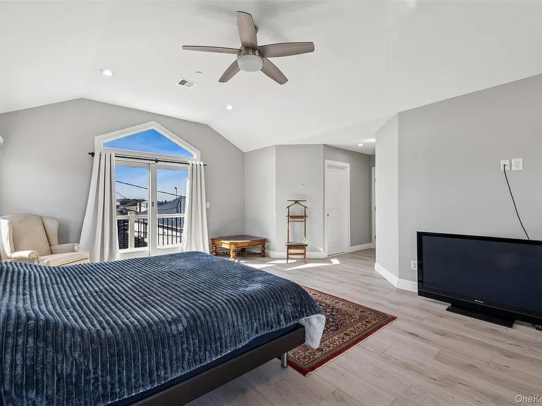 71 Michigan St — Photo 16