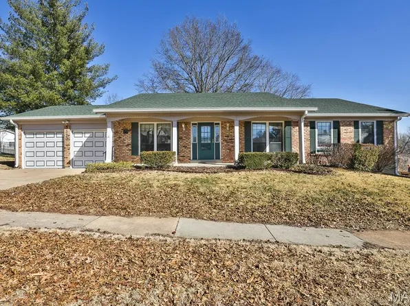 5320 Royal Hills Dr, Saint Louis, MO 63129
