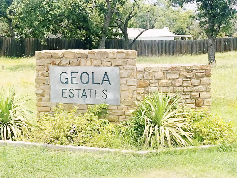 115 Geola St