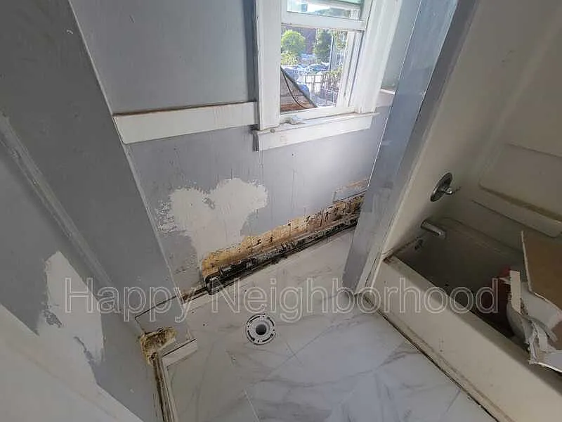 3 bed, 1.0 bath, $1,800 — Photo 4