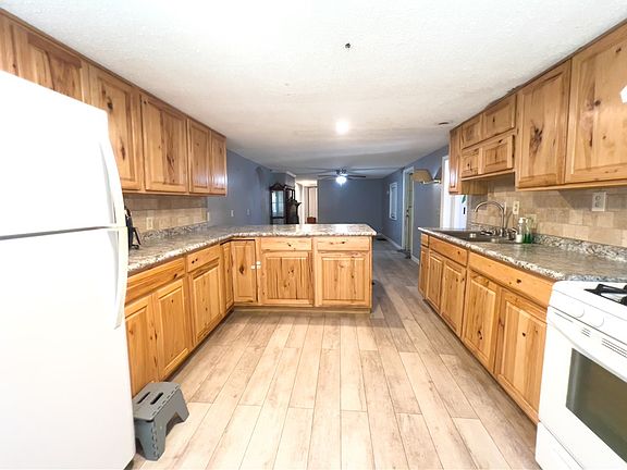 5th image of 216 Harvey Rd