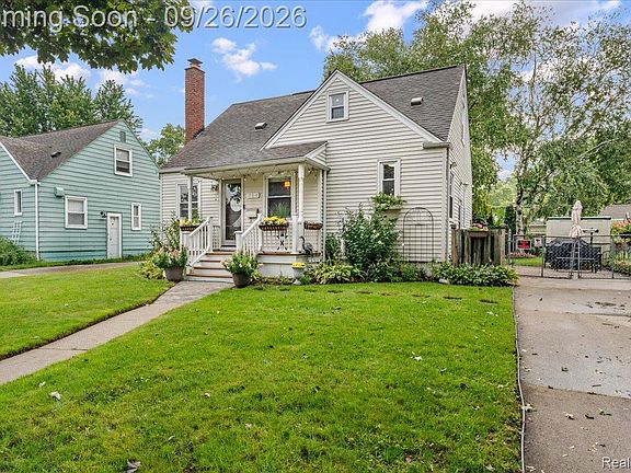 3rd image of 716 Flowerdale St