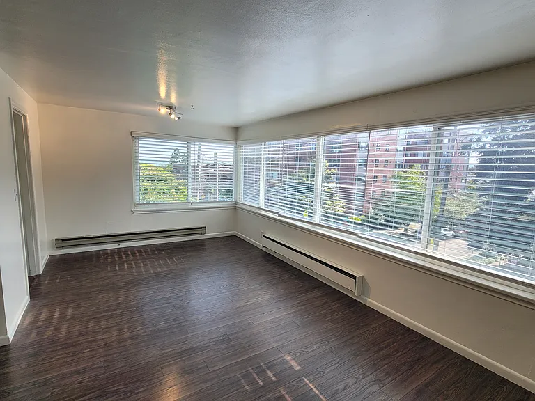 1400 Queen Anne Ave N #202 — Photo 3