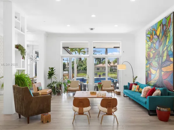 2512 Montclaire Cir, Weston, FL 33327