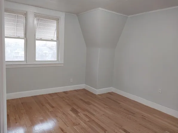 295-297 Beech St #3, Holyoke, MA 01040