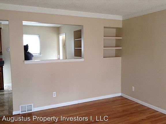 3rd image of 1555 Northgate St