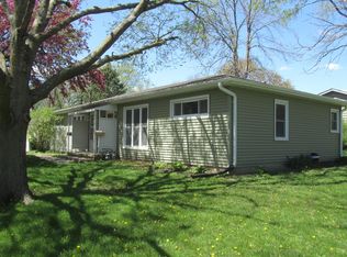 1414 Maplewood Dr, Cedar Falls, IA 50613