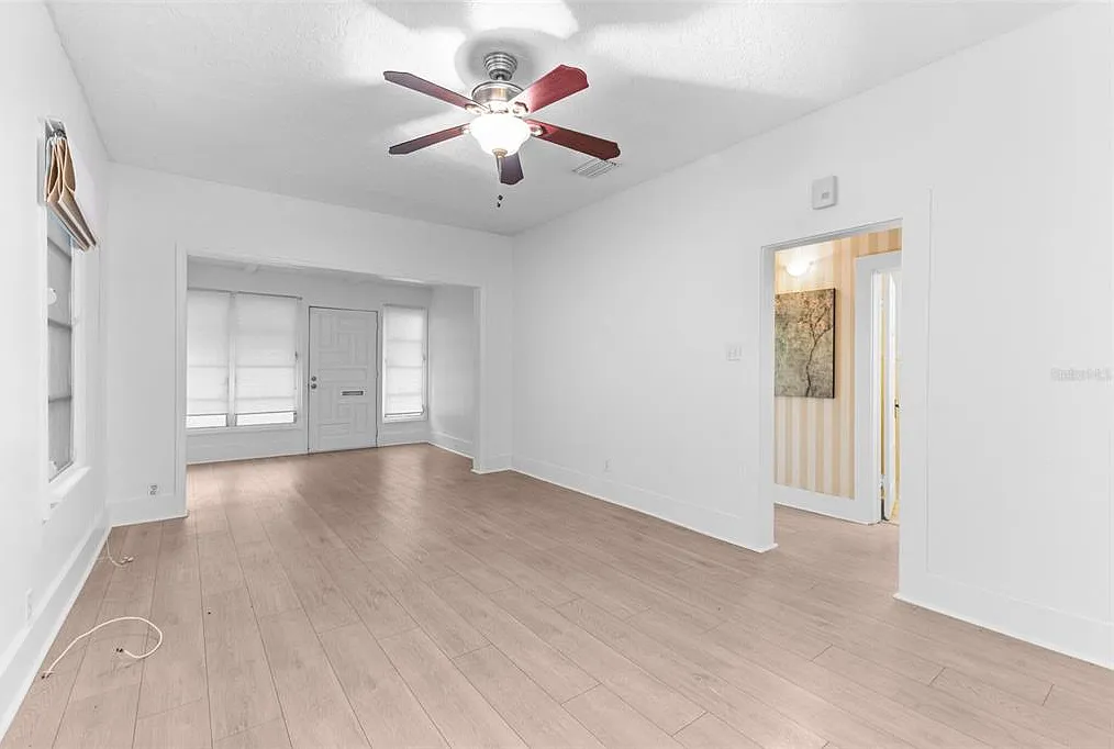 2 bed, 1.0 bath, 864 sqft, $1,700 — Photo 3