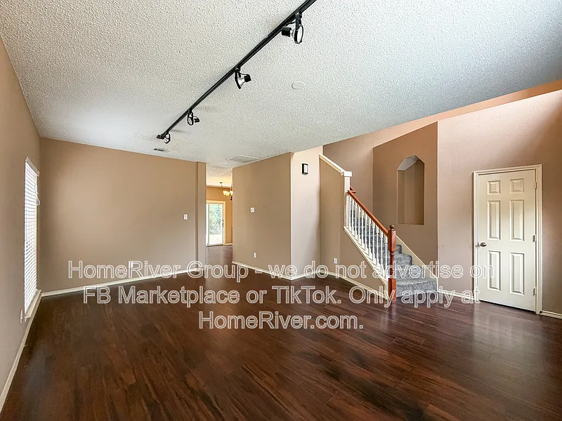 4 bed, 2.5 bath, 2262 sqft, $2,495 — Photo 4