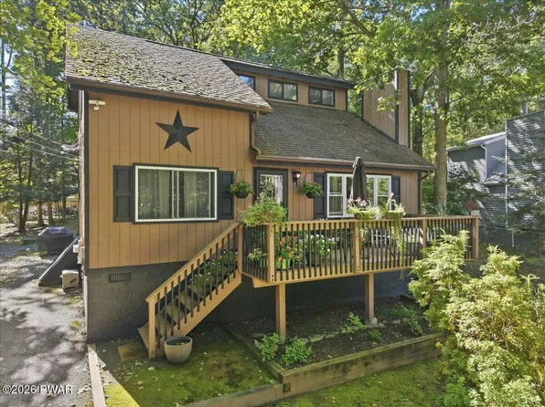 162 Mountain Lake Dr, Dingmans Ferry, PA 18328