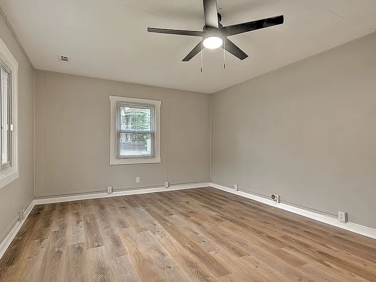 1712 Oaklawn St — Photo 18