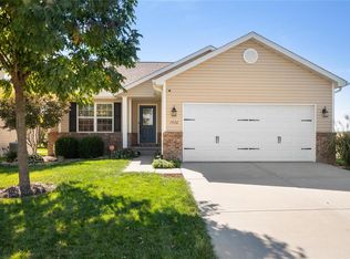 1436 Orchard Lakes Cir, Belleville, IL 62220