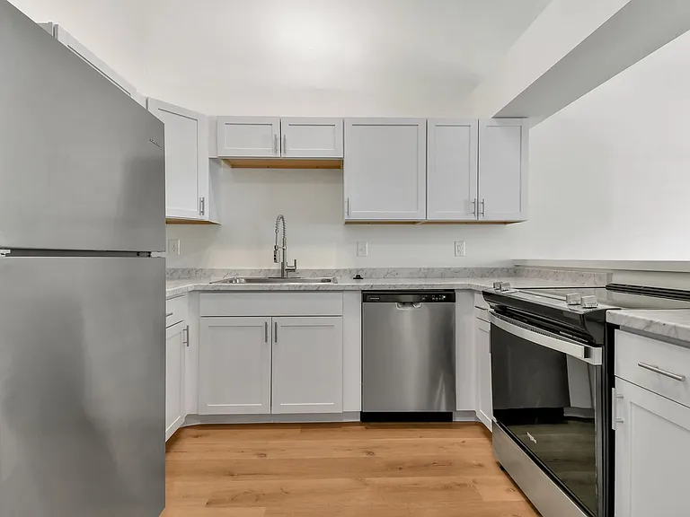 Coventry Apartments — Photo 46