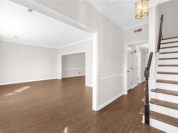 5th image of 25 Fountain Manor Dr Unit B