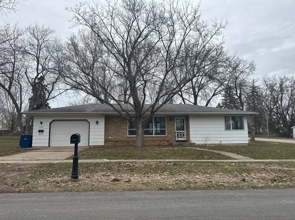 223 Walnut St, Omro, WI 54963
