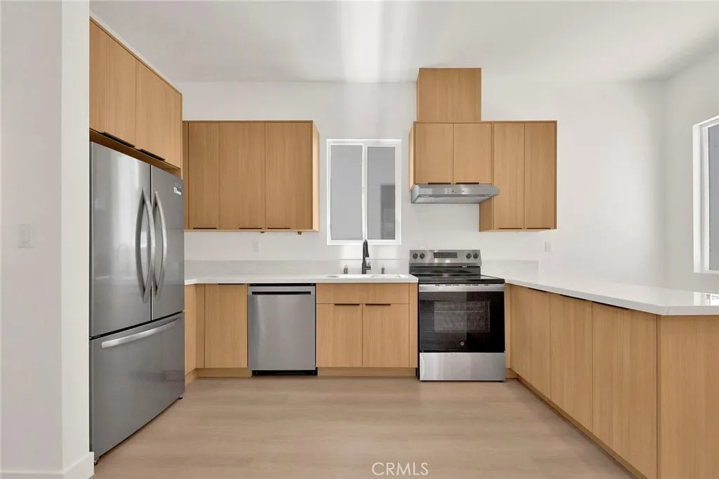 2 bed, 755 sqft, $2,595 — Photo 4