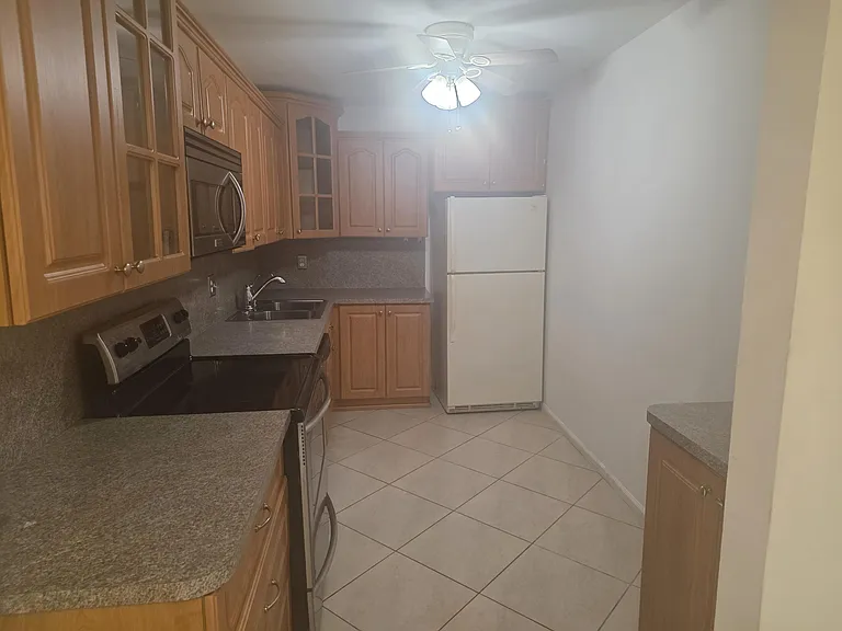 959 SE 2nd Ave #214 — Photo 35