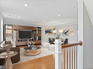 104 Commodore Ct, Philadelphia, PA 19146