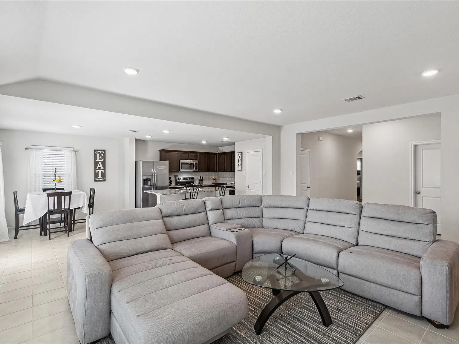 3 bed, 1656 sqft, $1,800 — Photo 4