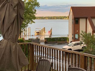 554 E End Dr, Holland, MI