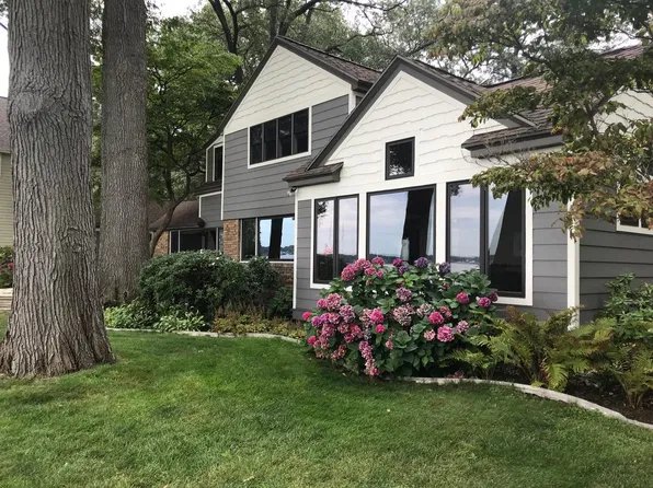 375 Big Bay Dr, Holland, MI 49424