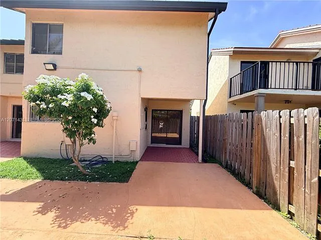 3 bed, 2.5 bath, 1480 sqft, $3,400 — Photo 4