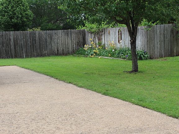 4th image of 608 Remington Park Dr