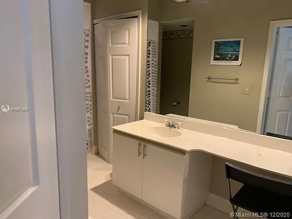 5th image of 3235 NE 184th St APT 11201