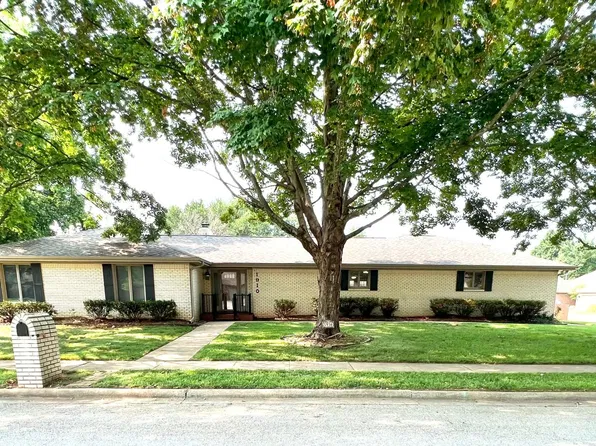 1910 E Holiday St, Springfield, MO 65804