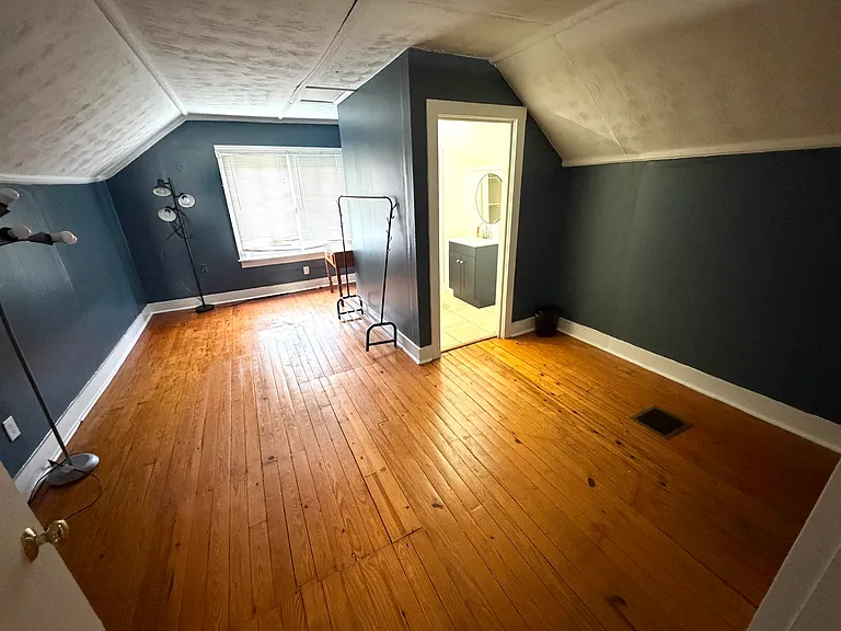 114 Beck St — Photo 10