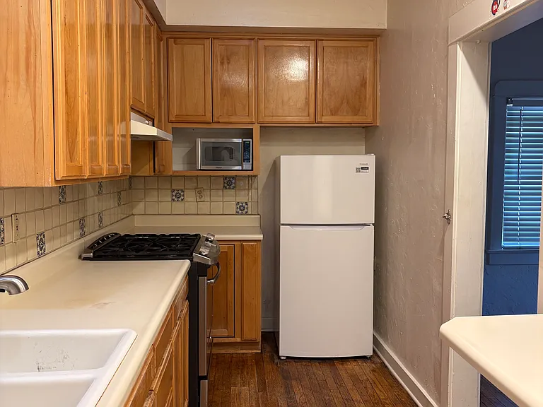 2027 E 1st St #1 — Photo 4