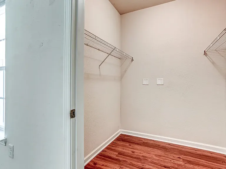 Elk Way Apartments — Photo 18