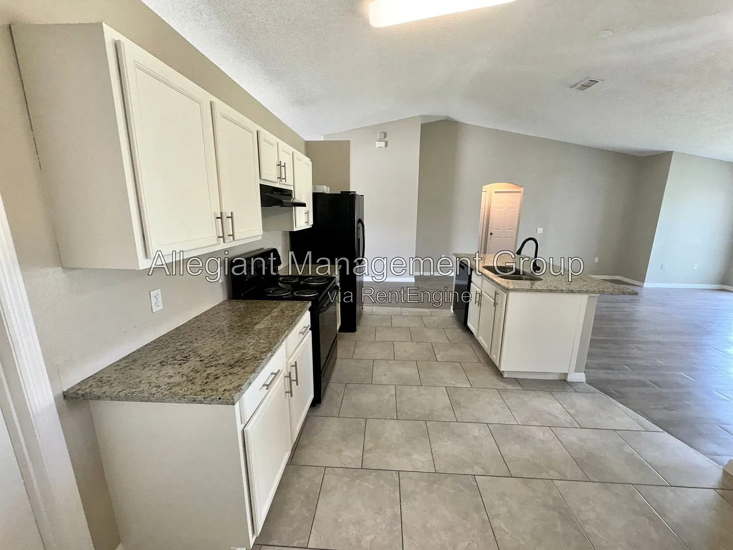 3 bed, 2.0 bath, 2040 sqft, $1,799 — Photo 3