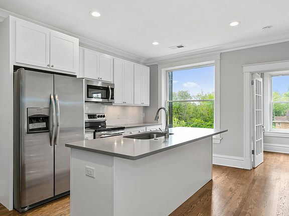 2nd image of 5394 Pershing Ave #3W