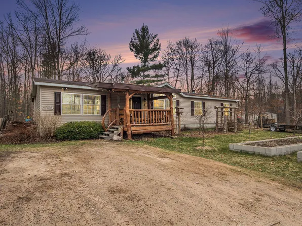 8981 Ferris Rd, Howard City, MI 49329