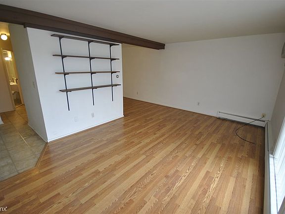 5th image of 1036 S Main St #2165046