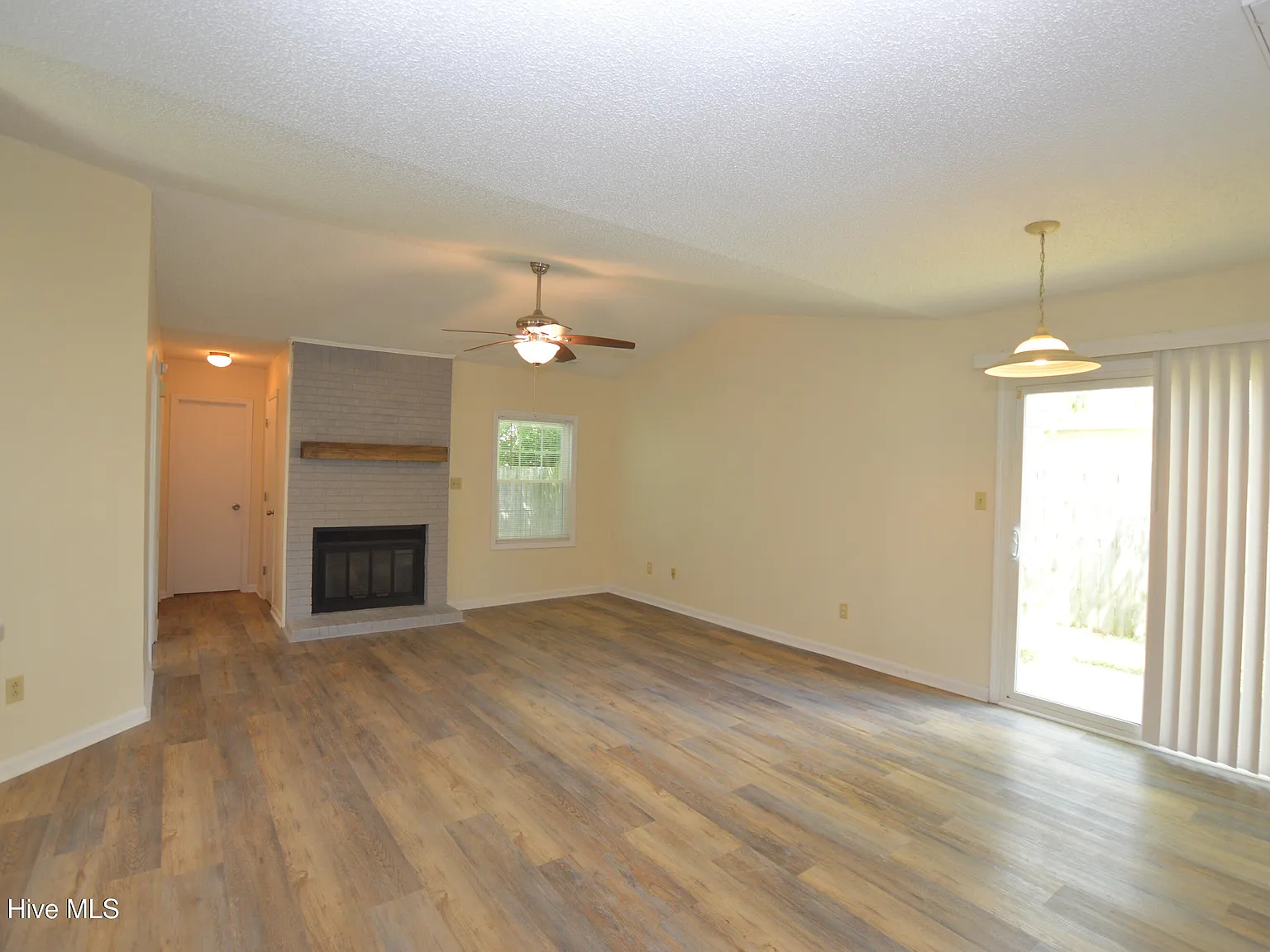 3 bed, 2.0 bath, $1,550 — Photo 4