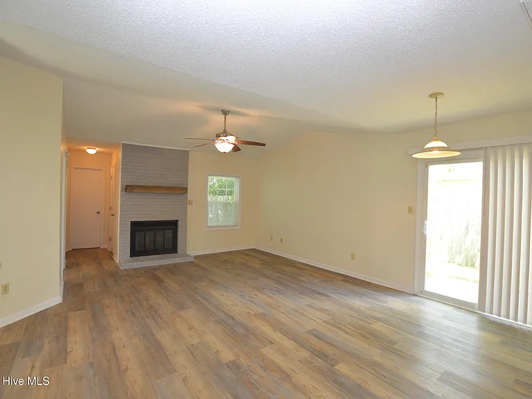 3011 Foxhorn Rd — Photo 4