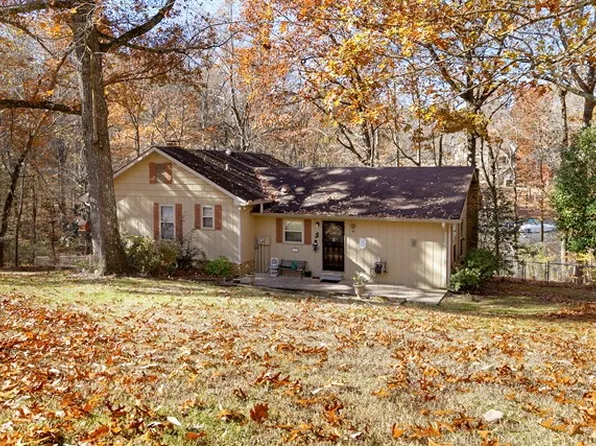 160 Ridgewood Dr, Muscle Shoals, AL 35661