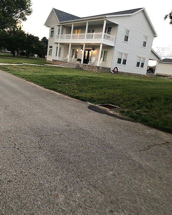 2nd image of 503 2nd St E