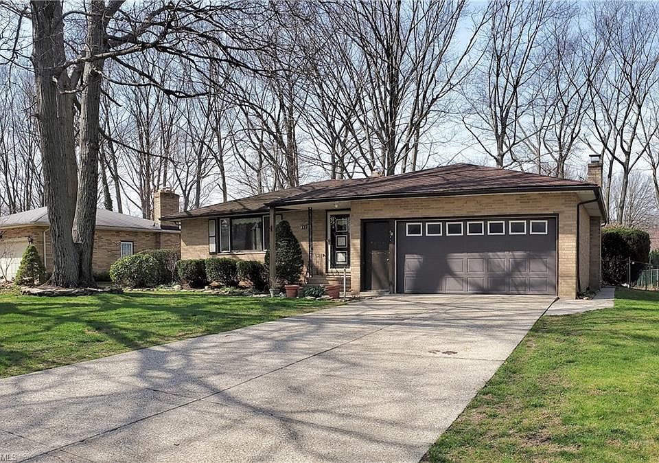 1st image of 883 E Parkleigh Dr