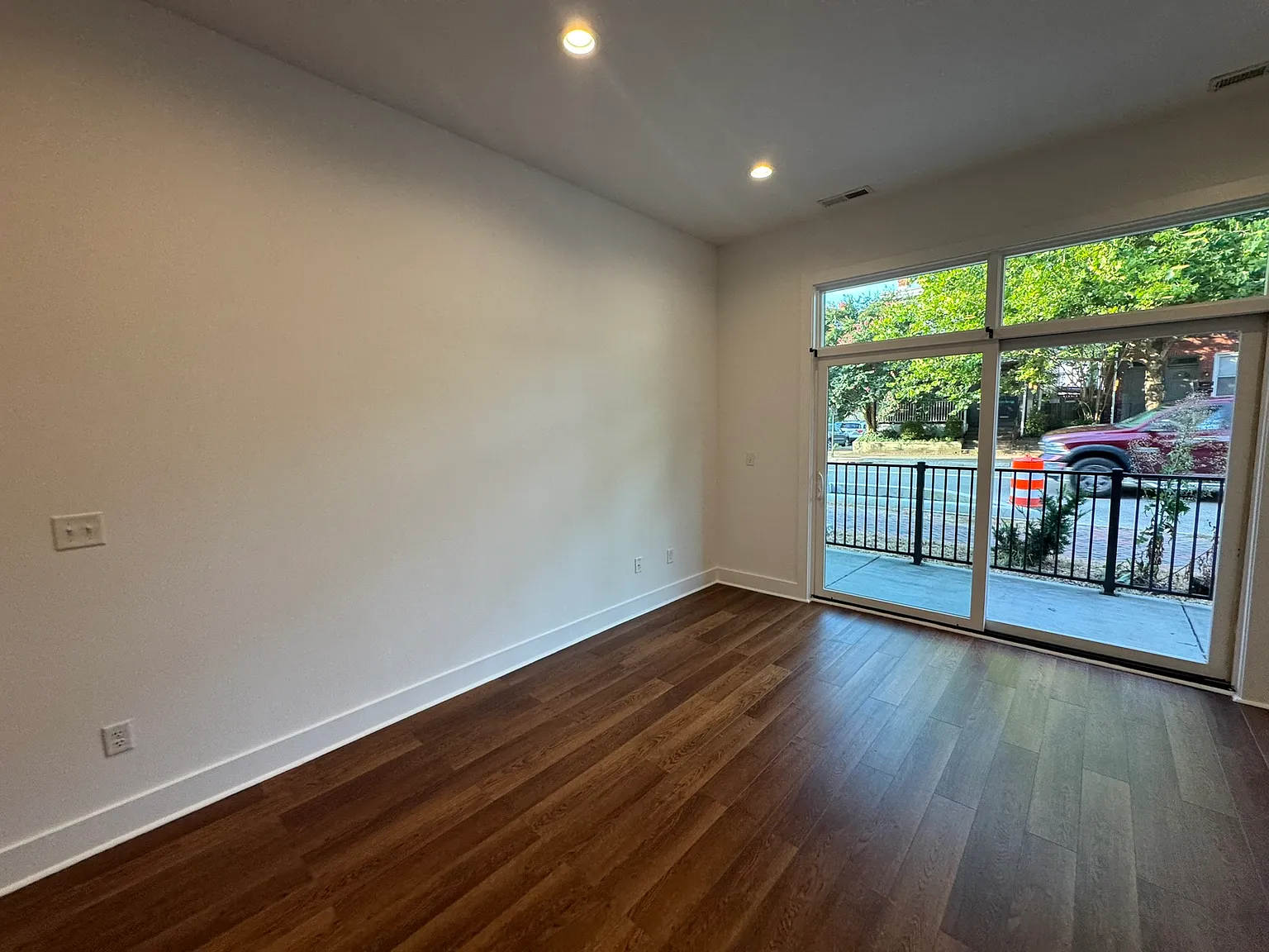 3 bed, 1350 sqft, $2,500 — Photo 3
